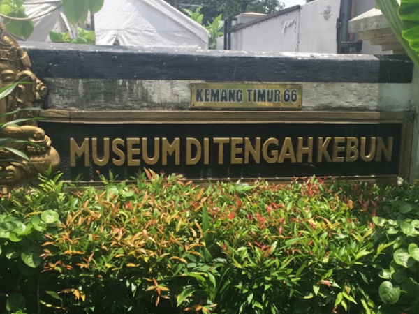 Suasana asri di Museum di Tengah Kebun