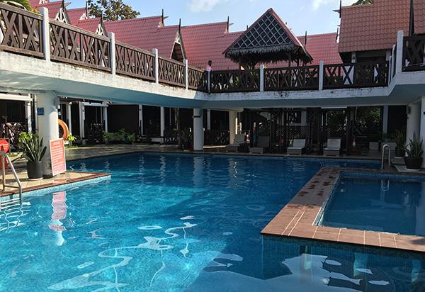 芭雅海滩度假酒店的泳池