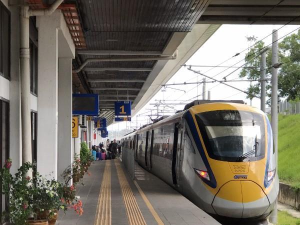 ETS 电动火车抵达马来西亚巴东勿刹