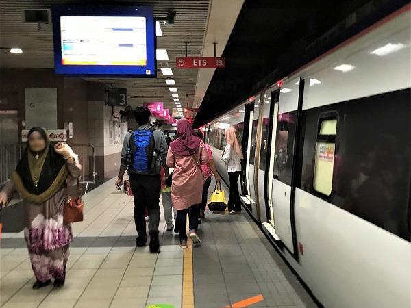 吉隆坡中央车站的 ETS 电动火车月台