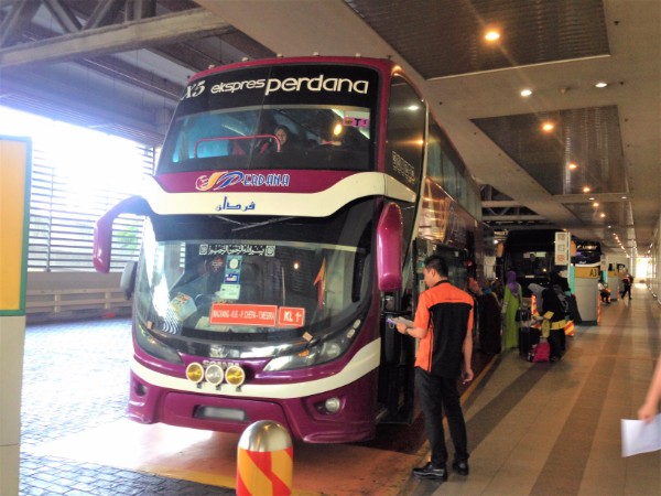 从吉隆坡通往哥打巴鲁的 Perdana Express 巴士